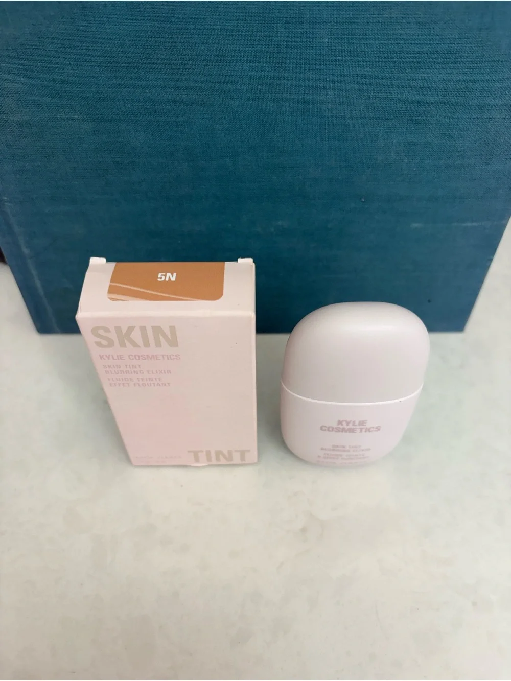 Kylie Cosmetics Skin Tint Blurring Elixir - Shade 5N